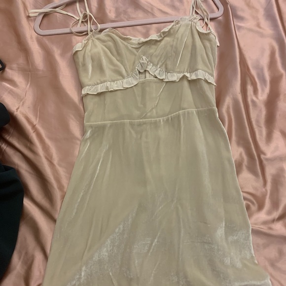 Reformation Bev Dress in Almond 0 - Picture 3 of 8